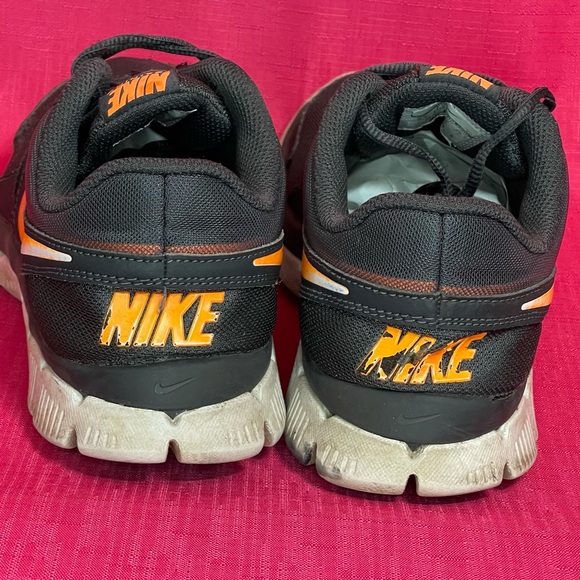 NIKE TRAINING SNEAKERS DARK GRAY & ORANGE SIZE 8.5 - Picture 7 of 13